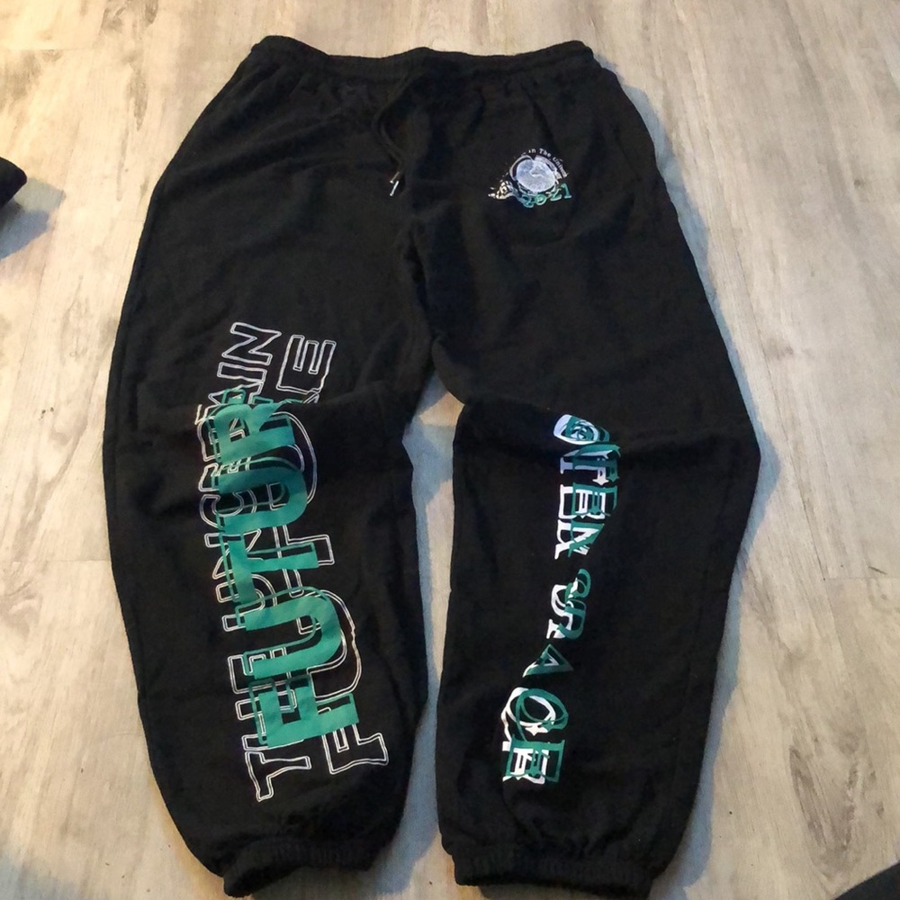 Matching Black Sweatsuit - Large - Picture 2 of 4